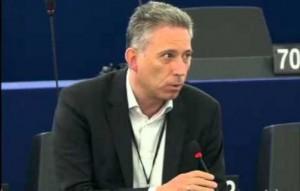 Ερώτηση για την μείωση της χρηματοδότησης του ελληνικού τραπεζικού συστήματος υπέβαλε στην ΕΚΤ ο ευρωβουλευτής του ΣΥΡΙΖΑ Κώστας Χρυσόγονος