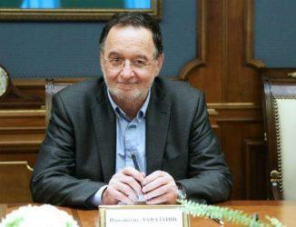 Ο Παναγιώτης Λαφαζάνης ανάμεσα στη«ρωσική αρκούδα» και το «ευρωπαϊκό βαλς.