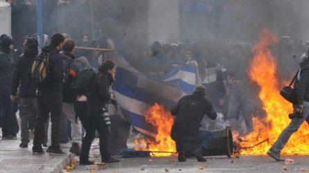Από τη μεταδημοκρατία στη μεταπολιτική