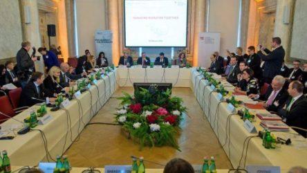 Ο πρόεδρος της Αυστρίας “αδειάζει” την κυβέρνηση: Έκπληκτος για την απουσία Ελλάδας