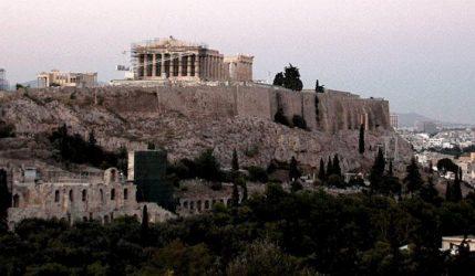 Liberation: Η Ελλάδα επιβιώνει γιατί οι Έλληνες πεθαίνουν από λιτότητα