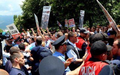 Τα Τίρανα το… γύρισαν και πάλι στο «τσάμικο»