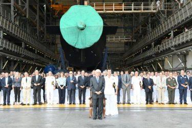 Ύψωση της Ελληνικής σημαίας στα υποβρύχια ΜΑΤΡΩΖΟΣ (S-122) και ΚΑΤΣΩΝΗΣ (S-123)