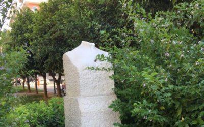 Βανδάλισαν την προτομή της Λέλας Καραγιάννη στα Εξάρχεια