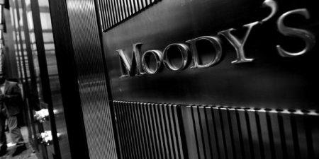 Τα “χτυπήματα” της Moody’s στοιχίζουν περισσότερο από αυτά του 6ου Στόλου