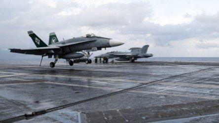 Τηλεκατευθυνόμενη προσνήωση μαχητικού F/A-18 σε αεροπλανοφόρο