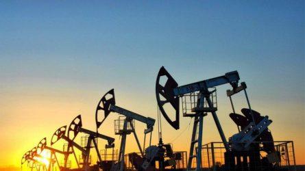«Μία ανάσα» από τα 80 δολάρια το βαρέλι το Brent