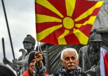 Κωνσταντίνος  Φίλης: Επωφελής αλλά με προσοχή ο συμβιβασμός με την ΠΓΔΜ