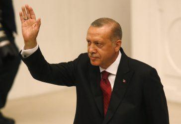 Ερντογάν: Σχέδιο εναντίον της Τουρκίας η πτώση της λίρας