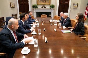 Ζάεφ σε Πενς: Κρίσιμο και ιστορικό το δημοψήφισμα για τη «Δημοκρατία της Μακεδονίας»