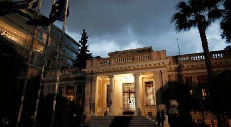 Στο Μαξίμου Δένδιας-Παναγιωτόπουλος-Φλώρος μετά την επικοινωνία Μητσοτάκη-Μέρκελ