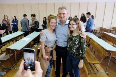 Στόλτενμπεργκ σε Σέρβους φοιτητές: «Σας βομβαρδίζαμε για να σας σώσουμε»
