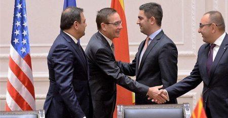 Tζες Μπέιλι (Πρέσβης των ΗΠΑ στα Σκόπια): Δεν ήμουν στη Βουλή την ώρα της ψηφοφορίας