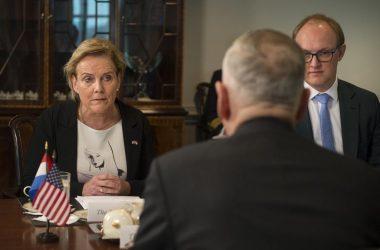 Ολλανδή Υπουργός Άμυνας: Βρισκόμαστε σε Cyberwar με την Ρωσία