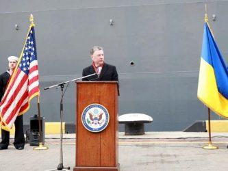 Kurt Volker μπροστά από το USS Donald Cook – Οι ΗΠΑ στηρίζουν την εδαφική ακεραιότητα της Ουκρανίας
