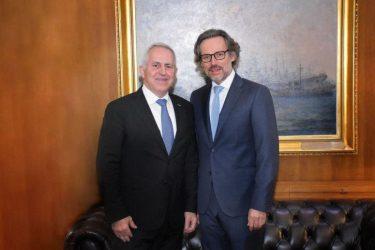 Συνάντηση Αποστολάκη με τους πρέσβεις Τουρκίας και Γερμανίας