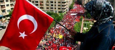 Συντονισμένες ενέργειες DEB με το Ουράνιο Τόξο – Παρακολουθεί αμήχανα το ΥΠΕΞ