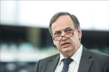 Αλβανία: Eυρωβουλευτής αντιδρά στην επίσκεψη ανώτερου αξιωματούχου των ΗΠΑ στα Τίρανα