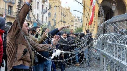 Λίβανος: Βίαιες συγκρούσεις μεταξύ αστυνομίας και διαδηλωτών στη Βηρυτό