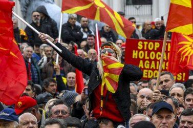 Σκόπια: Αγνόησε την υποχρέωση της χώρας της και επανέφερε πινακίδα “Δημοκρατία της Μακεδονίας”