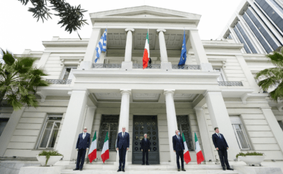 Τελετή σε ένδειξη συμπαράστασης της Ελλάδας στην Ιταλία στο υπουργείο Εξωτερικών