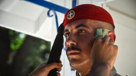 Οι Έυζωνες απαντούν σε δημοσιογράφο που χλεύασε την Ευζωνική Στολή