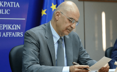 Ο Υπουργός Εξωτερικών ενημερώνει γερουσιαστές
