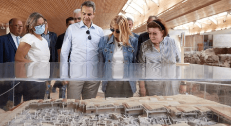 Πρωθυπουργός: : Η Ελλάδα είναι έτοιμη να υποδεχθεί τους τουρίστες με ασφάλεια