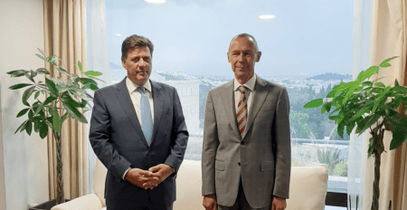 Συνάντηση Βαρβιτσιώτη με τον Ρώσο πρέσβη: Χτίζουμε συνεργασίες και σχέσεις σε γερές βάσεις