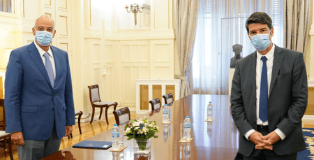 Συνάντηση Νίκου Δένδια με το Γάλλο πρέσβη
