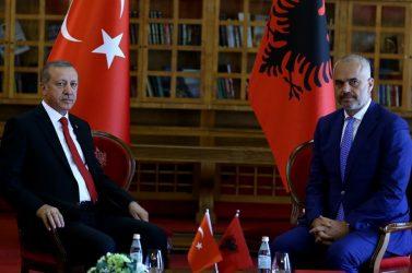 Το υπουργικό συμβούλιο της Αλβανίας ανακοίνωσε ότι κλείνει τρία σχολεία που ελέγχονταν τον Γκιουλέν