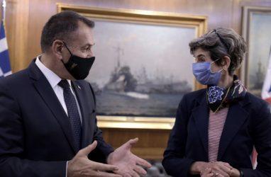 Συνάντηση του Υπουργού Άμυνας με την Πρέσβη του Ηνωμένου Βασιλείου Κέιτ Σμιθ