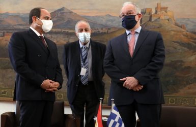 Συνάντηση Τασούλα-Σίσι: Το Διεθνές Δίκαιο και η ειρήνη και η ανάπτυξη είναι τα συμφέροντα των λαών