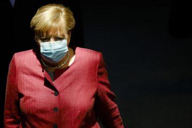 Γερμανία: Με επιβολή αυστηρότερων μέτρων απείλησε η Μέρκελ τα κρατίδια