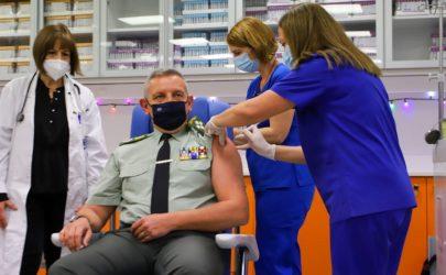 Εμβολιάσθηκε ο Αρχηγός ΓΕΕΘΑ στρατηγός Κωνσταντίνος Φλώρος