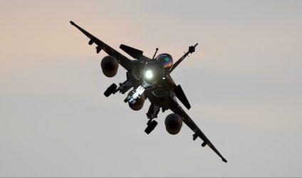 Handelsblatt: Στο ερώτημα γιατί η Ελλάδα δαπανά τόσα χρήματα για εξοπλισμούς ο πρωθυπουργός απαντά: «Γιατί γείτονάς μας είναι η Τουρκία και όχι η Δανία»