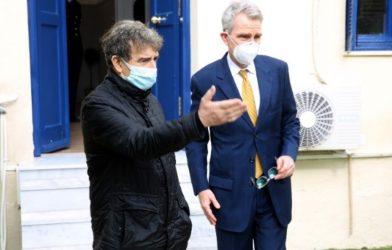 Ντόρα Μπακογιάννη,Τζέφρι Πάιατ, Κέιτ Σμιθ,αδελφός Θάνου Αξαρλιάν – Τι έγραψαν στον «τοίχο μνήμης»
