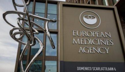Η Ελλάδα αναμένει τις αποφάσεις του ΕΜΑ για το εμβόλιο της AstraZeneca