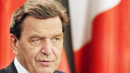 Παραιτήθηκαν 4 συνεργάτες του Σρέντερ λόγω παραμονής του στις ρωσικές εταιρίες ενέργειας