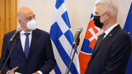 Ο Έλληνας Υπουργός Εξωτερικών ενημέρωσε τον Σλοβάκο ομόλογο του πριν την επίσκεψη του στο Ισραήλ