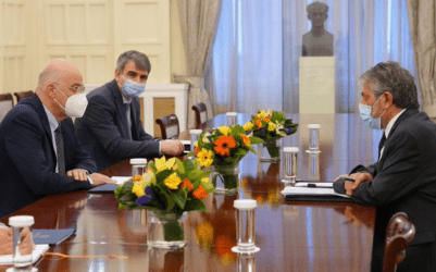 Συνάντηση Νίκου Δένδια με τον Παλαιστίνιο πρέσβη