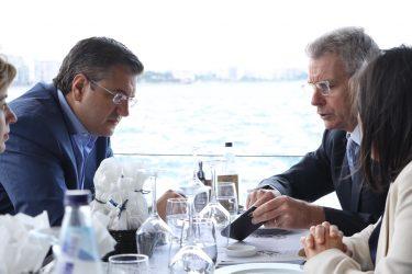 Συνάντηση Απόστολου Τζιτζικώστα με τον Τζέφρι Πάιατ και την πρόξενο Ελίζαμπεθ Λι
