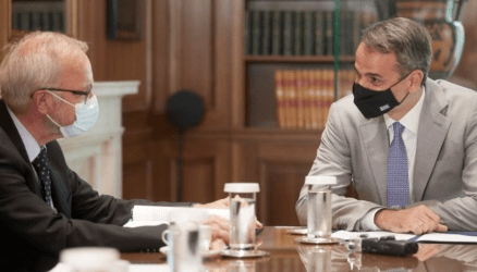 PM Mitsotakis meets with European Investment Bank chief Hoyer in Athens