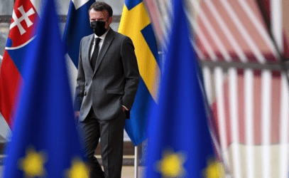 Μακρόν: Πρέπει όλοι να είμαστε προσεκτικοί με τη μετάλλαξη Δέλτα