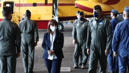 Στην 355 Μοίρα της ΠΑ στην Ελευσίνα η Πρόεδρος της Δημοκρατίας