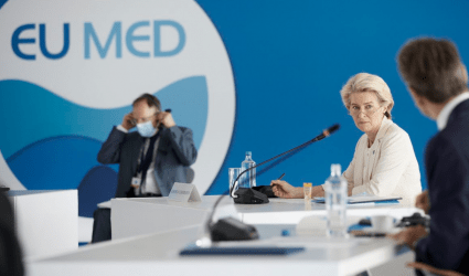 Ούρσουλα φον ντερ Λάιεν: Από τα 30 δισ. ευρώ που φέρνει το Ταμείο Ανάκαμψης (NextGeneration EU) στην Ελλάδα, το 40% θα επενδυθεί σε «πράσινα» έργα