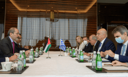 Συνάντηση Νίκου Δένδια με τον ΥΠΕΞ της Ιορδανίας στο Μπαχρέιν