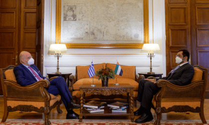 Συνάντηση του Δένδια με τον υπουργό Βιομηχανίας και Τεχνολογίας των ΗΑΕ – Η στρατηγική σχέση θα πρέπει να συμπληρωθεί με επενδύσεις