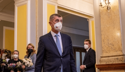 Tσέχος πρωθυπουργός: Η Πράγα σταματά να εκδίδει βίζα στους Ρώσους πολίτες