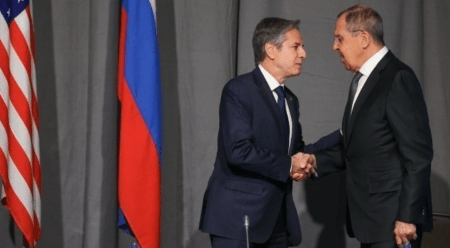 Λαβρόφ και Μπλίνκεν θα συζητήσουν «αν βρεθεί χρόνος» την ανταλλαγή κρατουμένων